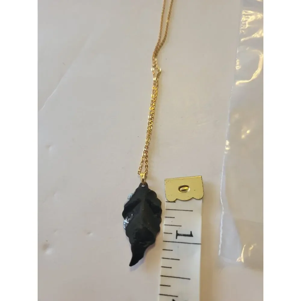 Vintage Estate Necklace Gold Tone Leaf Charm Pendant Classic Fashion Jewelry‎